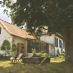 The Charming, Bright Stable Casa vacanze