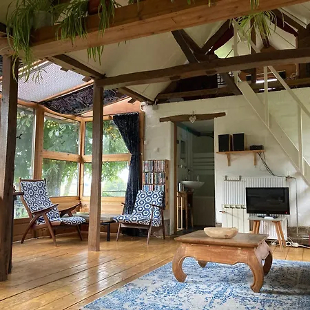 The Charming, Bright Stable * Neuilly-le-Dien